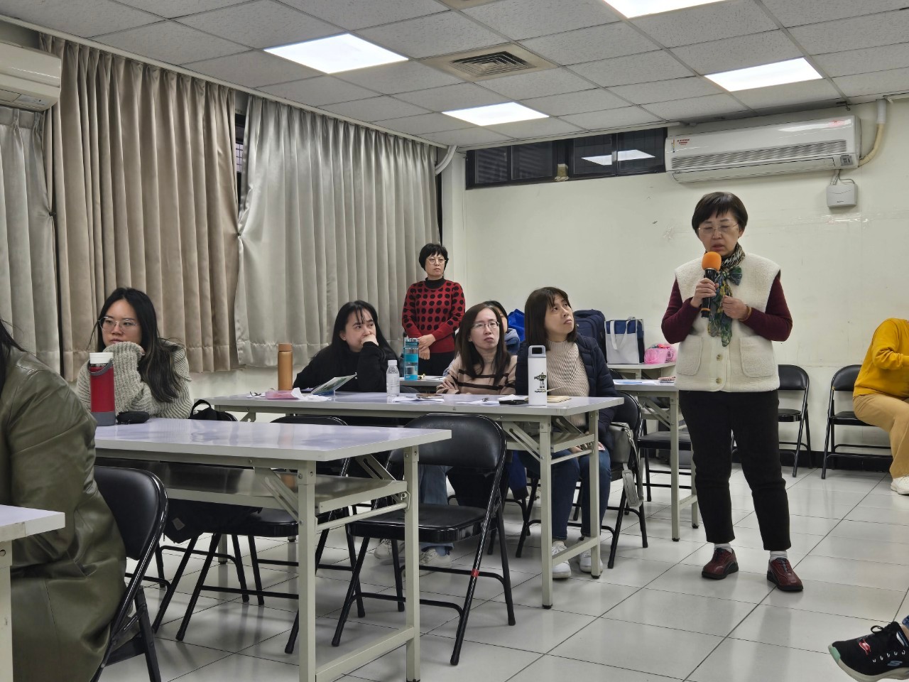 現場來自公部門的學員針對家長的困難提供可能的解方