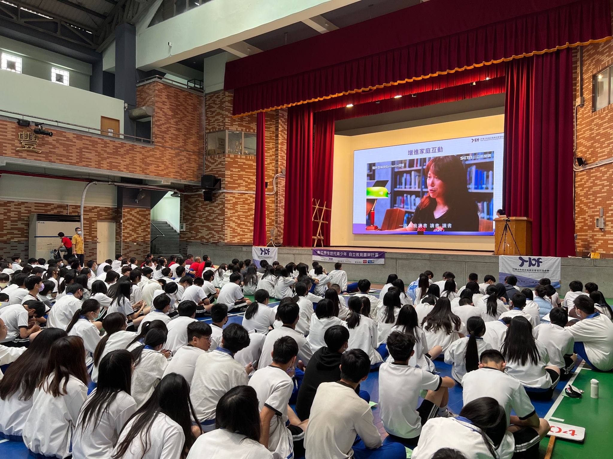 影片「世上唯一的問卷」體現了家庭互動對孩子的重要性，並堅信每個孩子都有無限潛力，只要家長用心陪伴在旁。