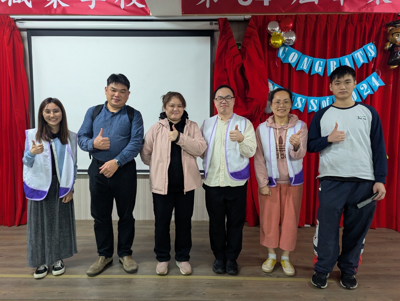 青立會專員、學生、講師及校長合影