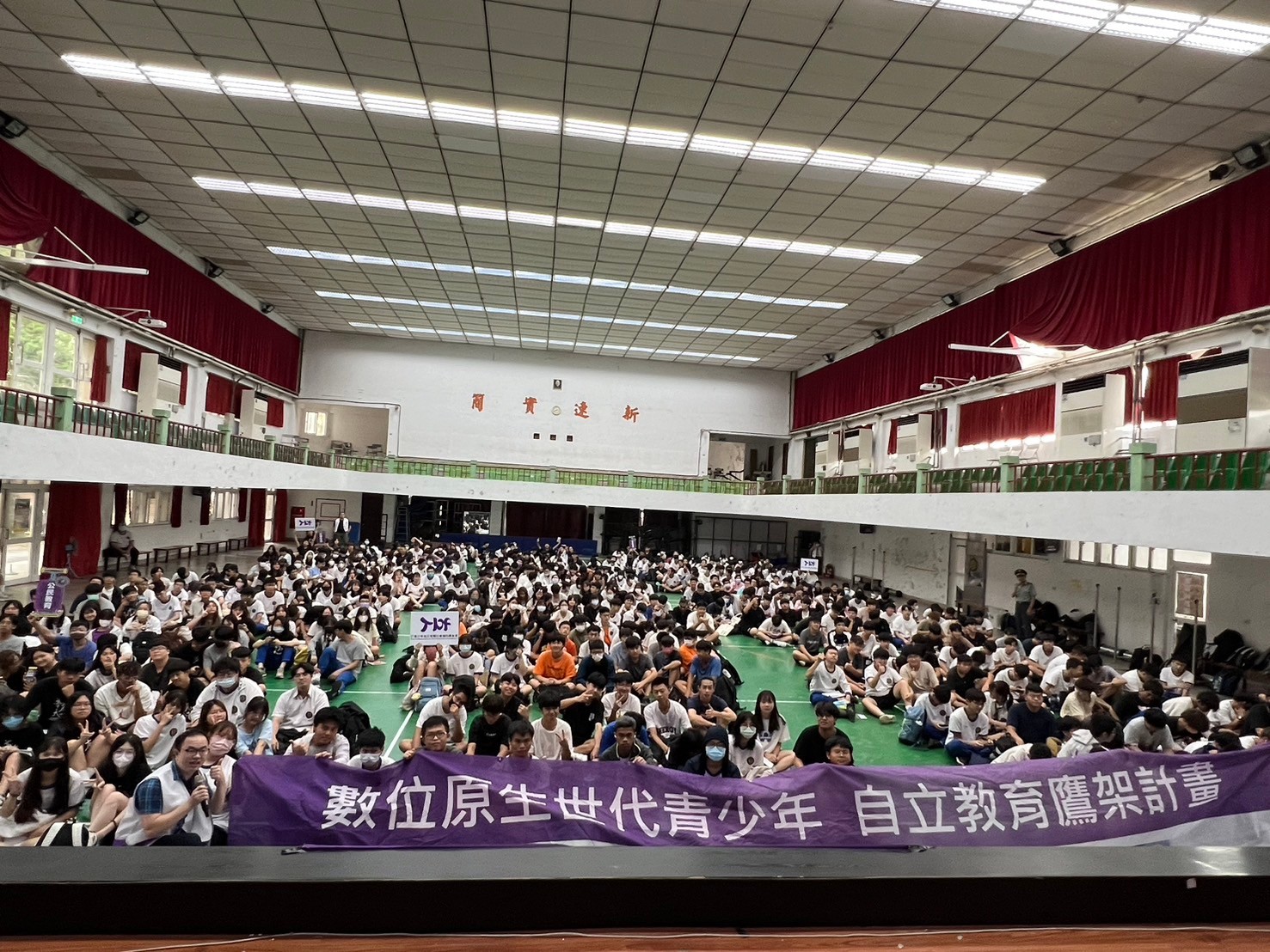 青立會與龍潭高中同學合照