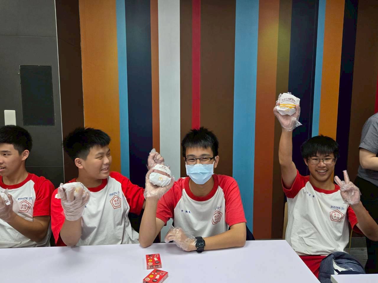 同學開心完成作品3