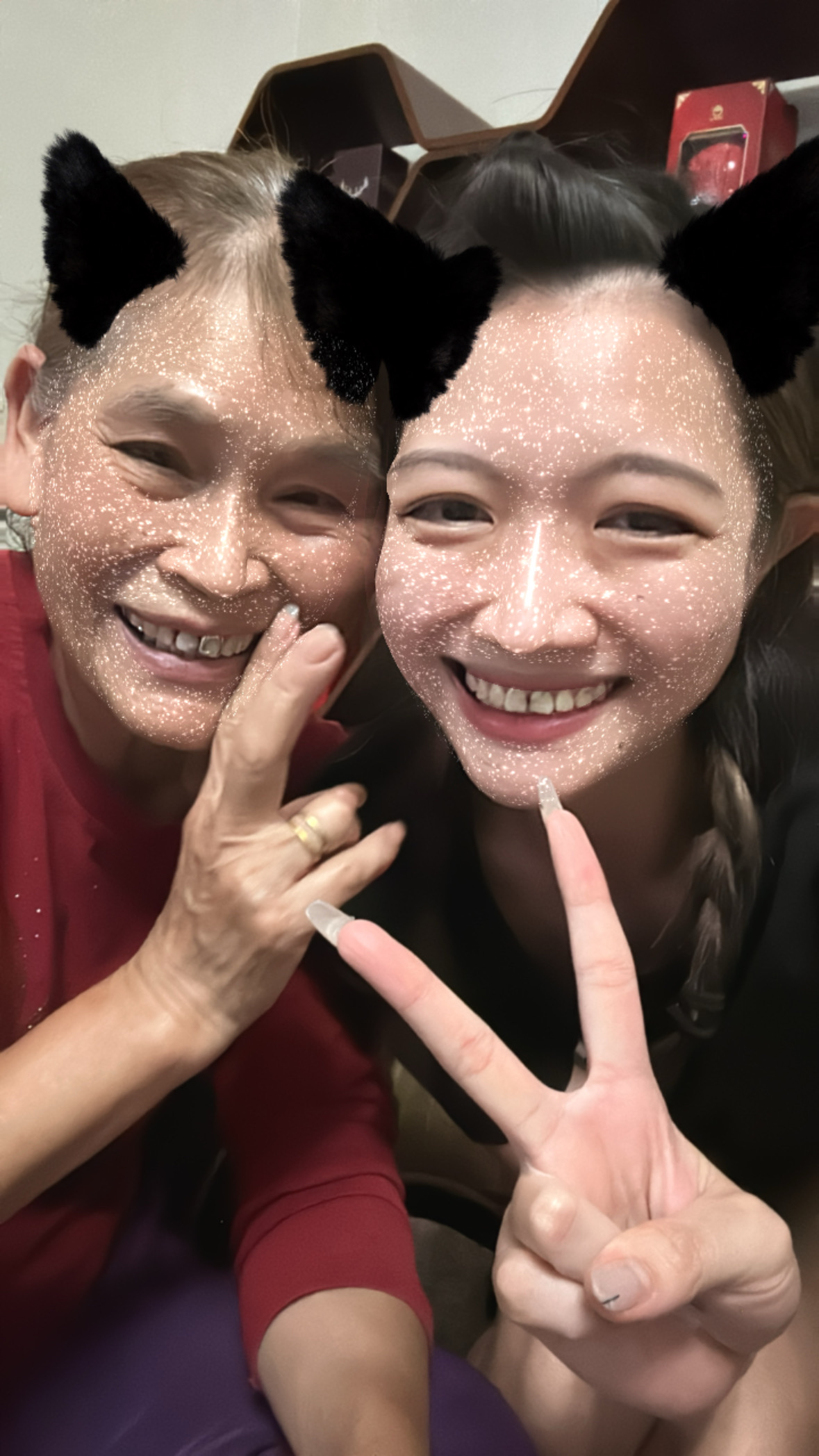 嘎嘎第二次感化回來後跟阿嬤拍的照片