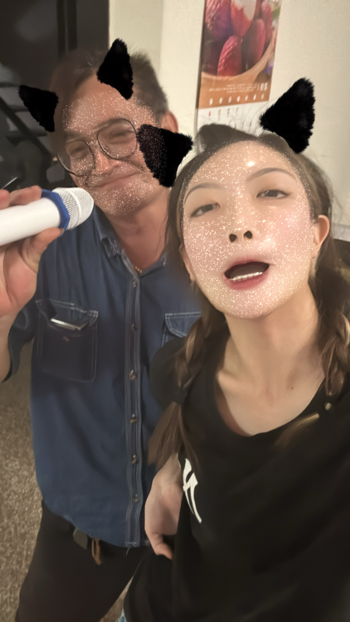 嘎嘎與爸爸破冰後一起搞怪