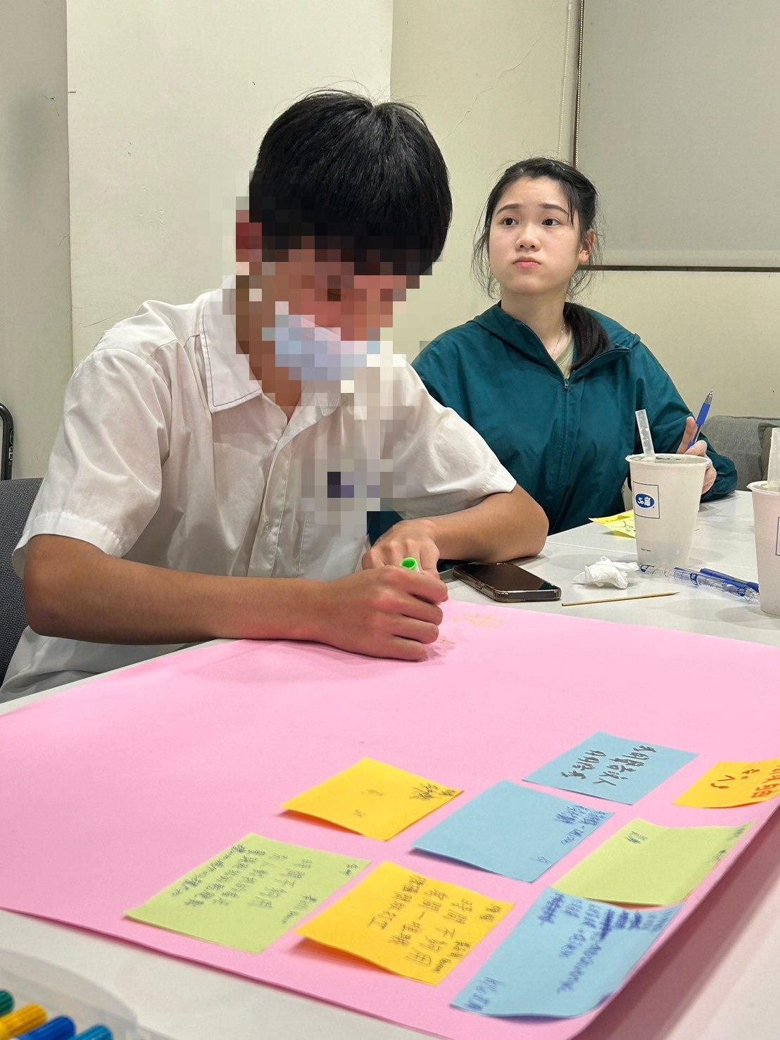 學員撰寫自己的煩惱與在乎的事情