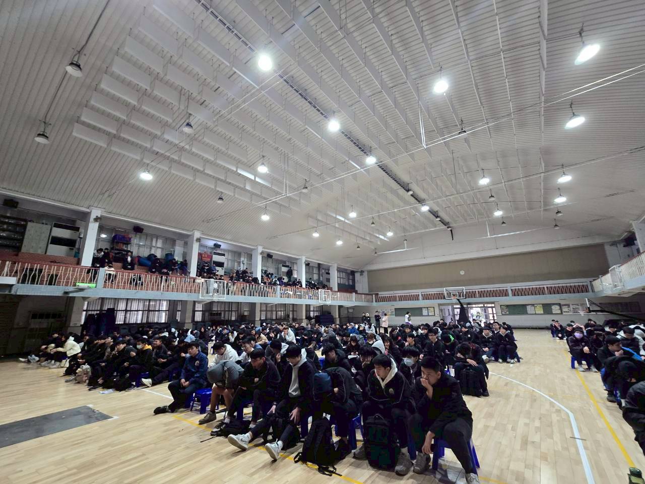 學生在台下認真聽講座