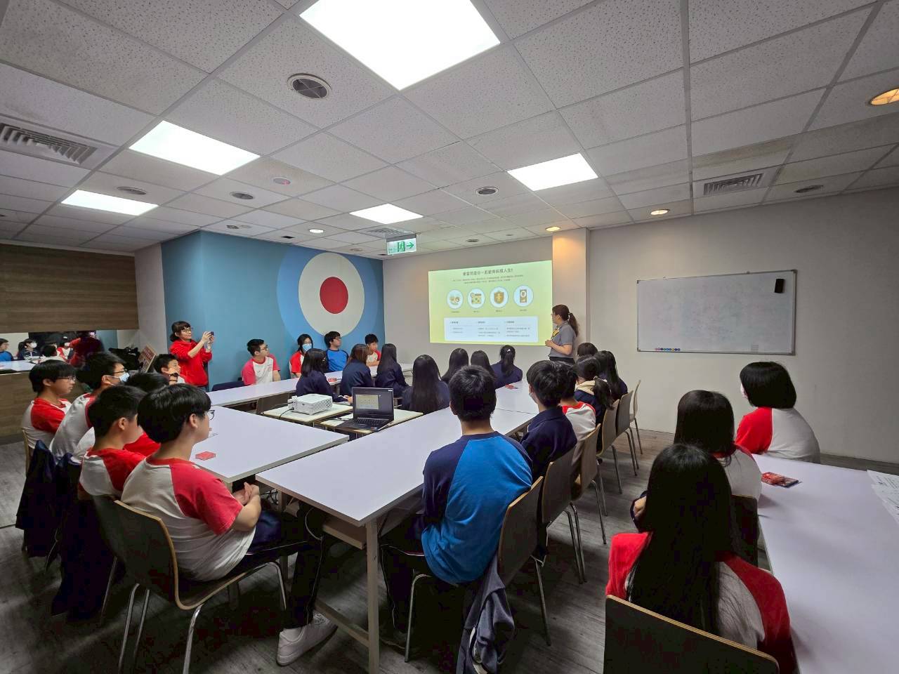 店經理介紹麥當勞的職場制度