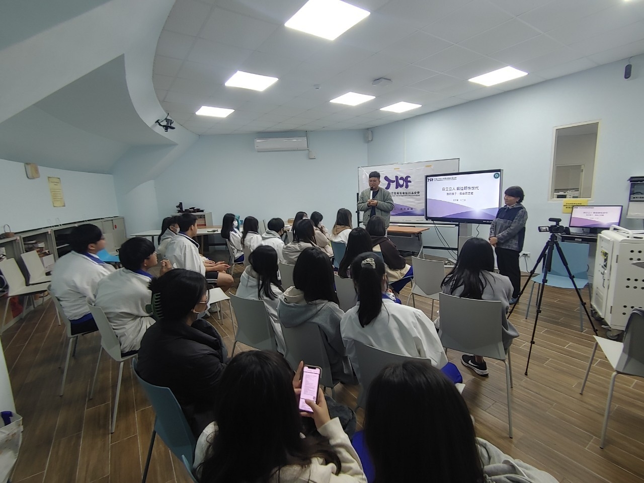 秀蘭社工師發表專講1