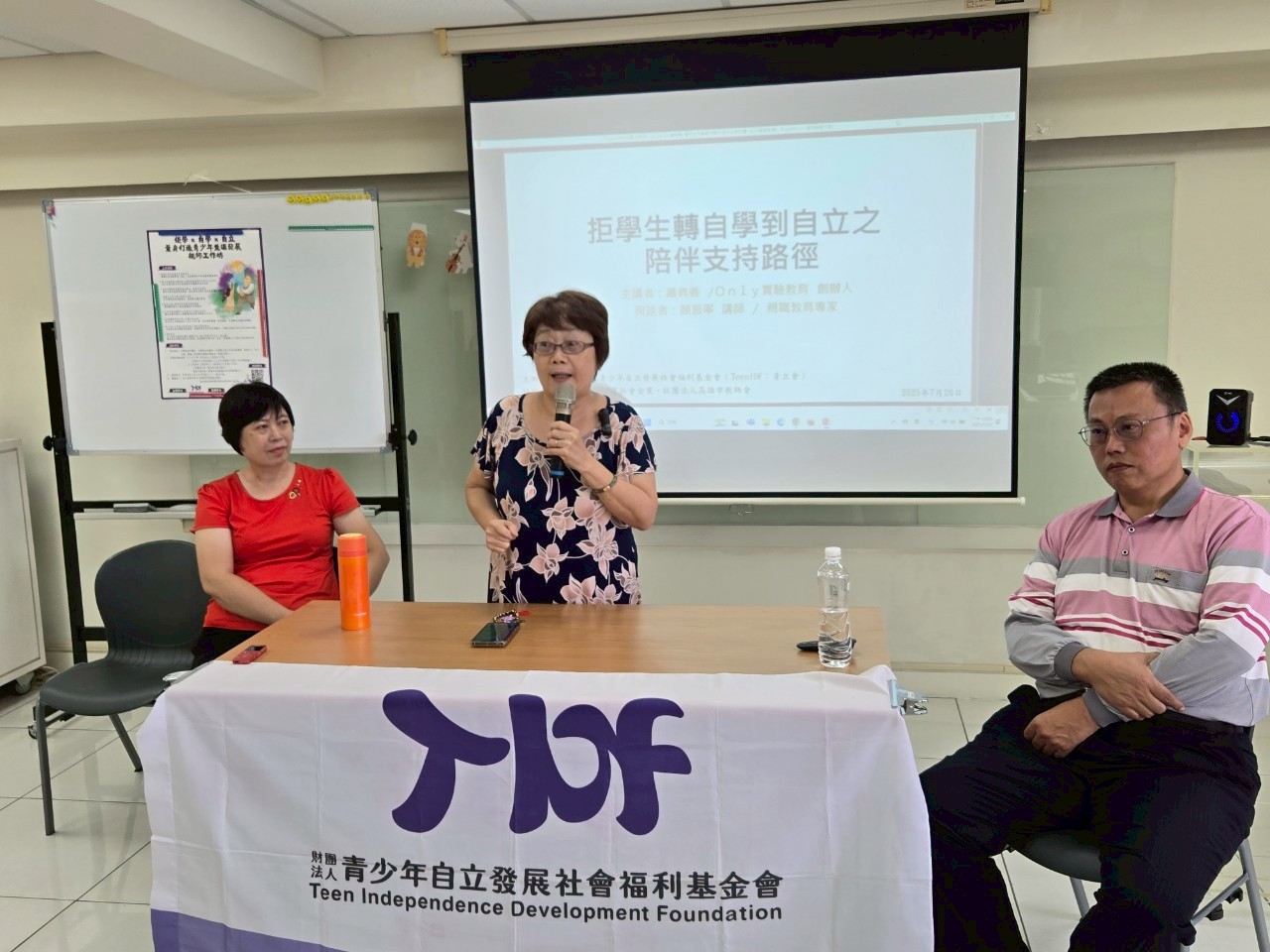 親職教育顏振寧老師分享自身陪伴拒學生經驗-蕭典義老師和余莉瑩老師夫妻孩子的生命貴人