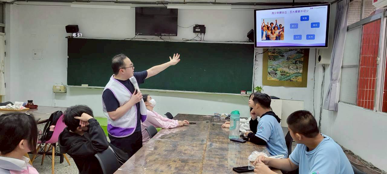 青立會陳旺德研發長為大家講解自立內涵