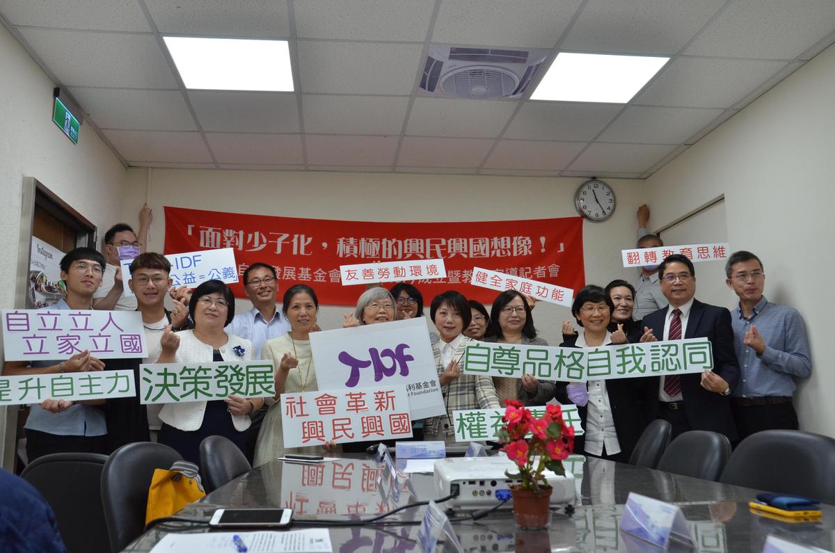 鏡週刊／青年節青立會起跑 全面統整登大人資源(標題圖檔)